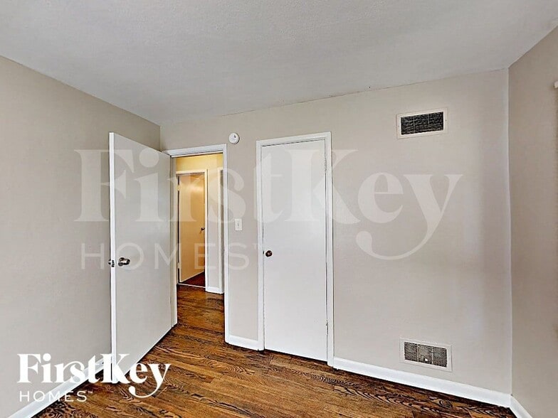 Building Photo - 6108 Bettcher Ave