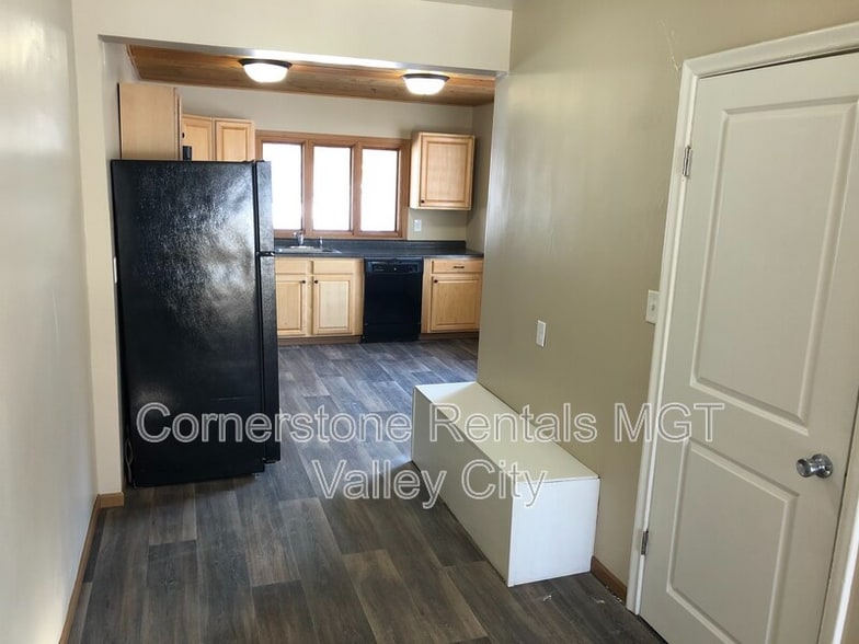 Building Photo - 424 6th Ave NE