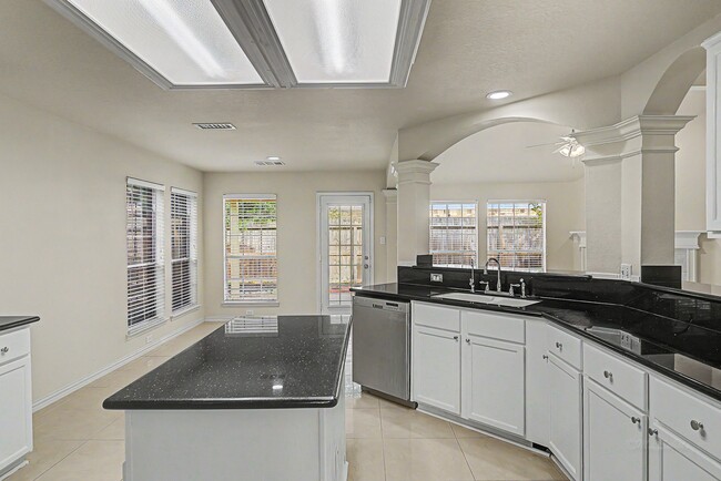 Building Photo - 2126 Highland Bay Ct