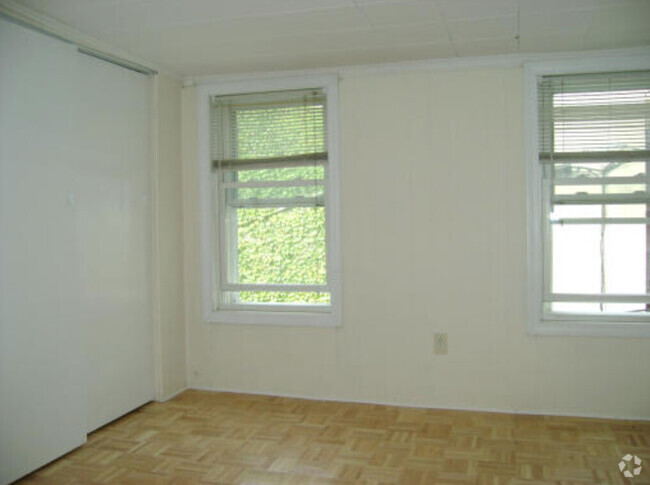 Building Photo - 164 Bowen St