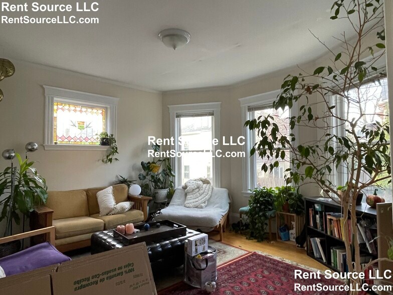 Building Photo - 32 Chatham St