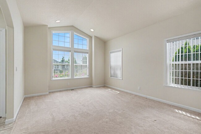 Building Photo - Well-Kept Single-Level 3 bed, 2 bath home in West Salem