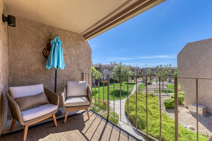 Building Photo - 7430 E Chaparral Rd