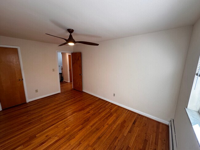 Building Photo - 2909 Van Dyke Dr