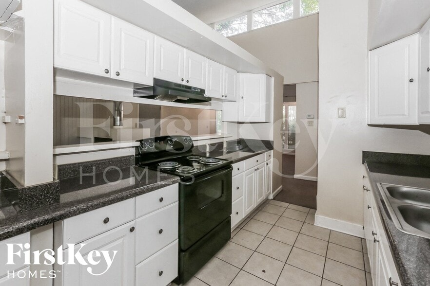 Building Photo - 5233 Edenshire Ave