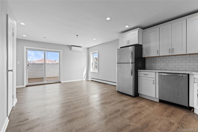 Building Photo - 616 E Broadway