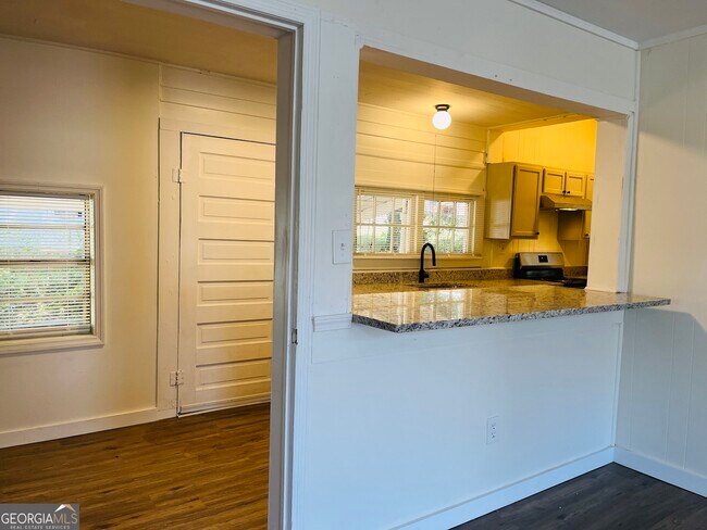 Building Photo - 1405 Austin St