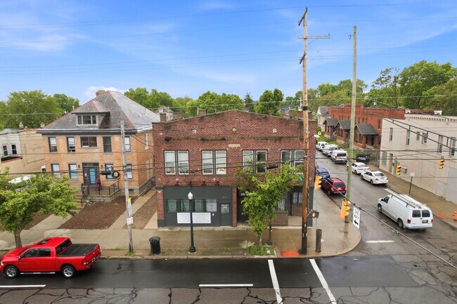 Building Photo - 804 1/2 E Main St