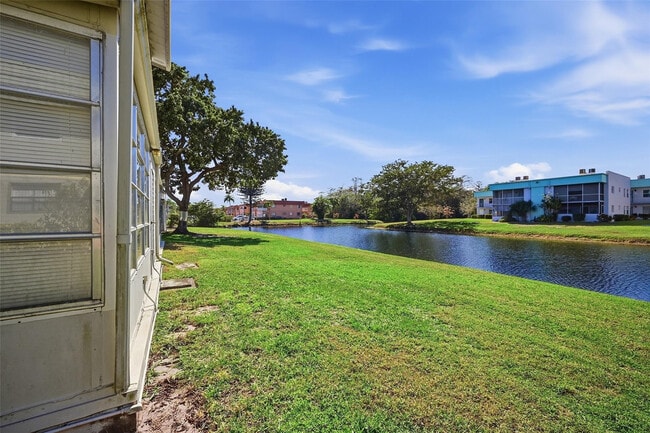 Building Photo - 451 Monaco J