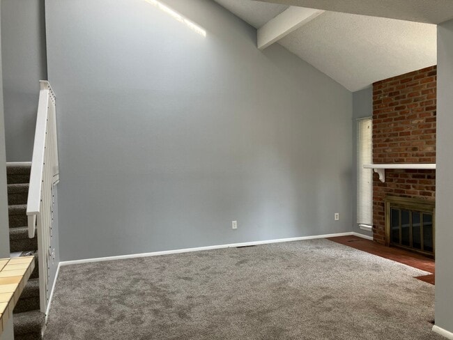 Building Photo - Coming Soon! Charming Townhome South Aurora