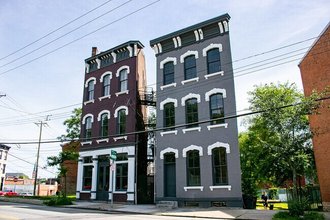 Building Photo - 207 W McMicken Ave