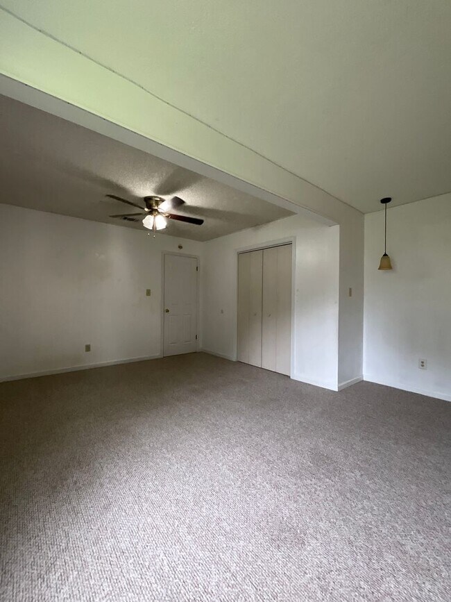 Building Photo - 106 Burnley Dr