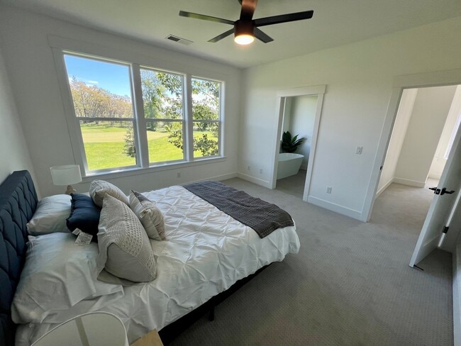 Building Photo - 107 Golf Vw Dr