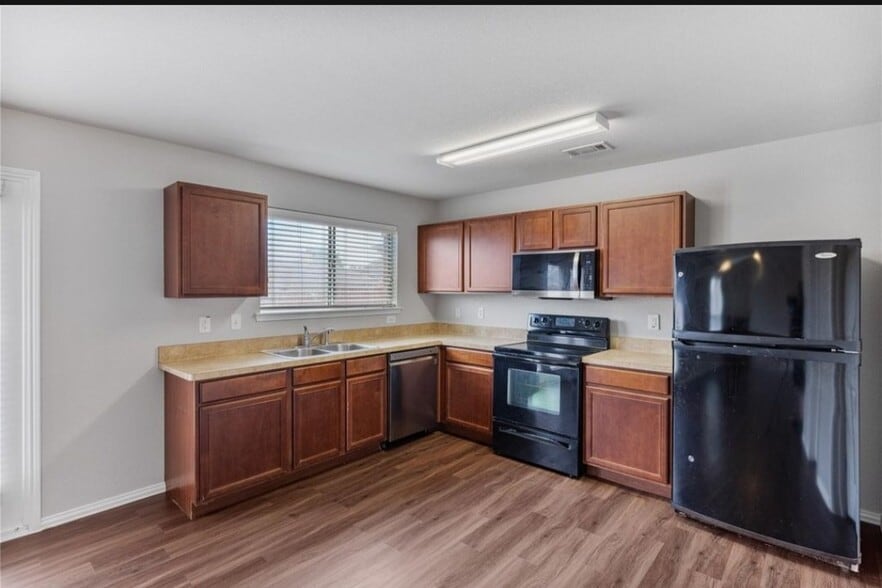 Building Photo - 2048 Stagecoach Trail