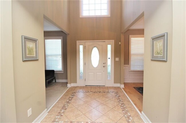 Building Photo - 1060 River Valley Dr