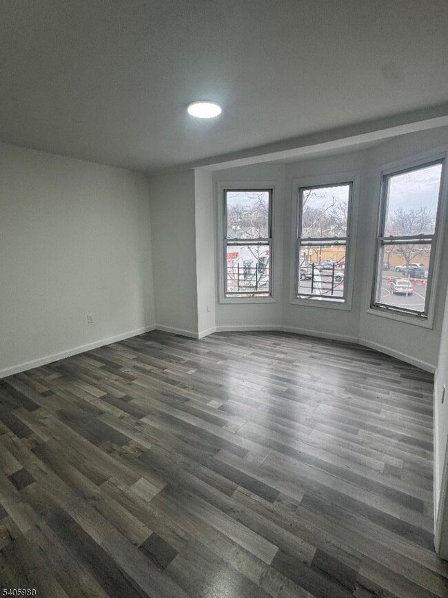 Building Photo - 125 W Broadway