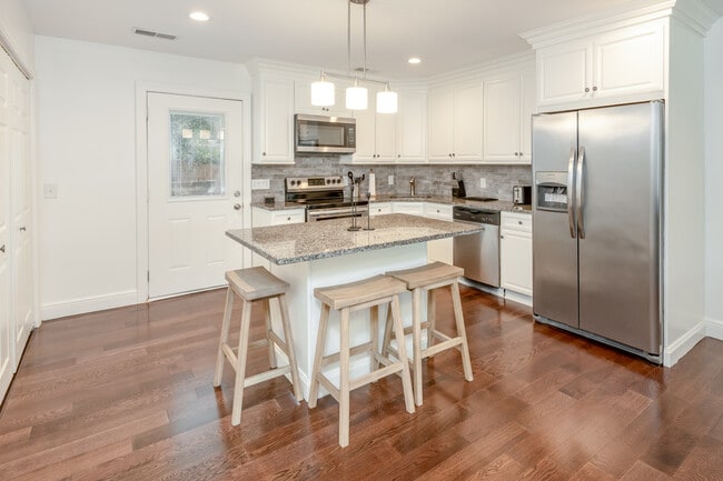 Building Photo - 5011 Jenkins Ave