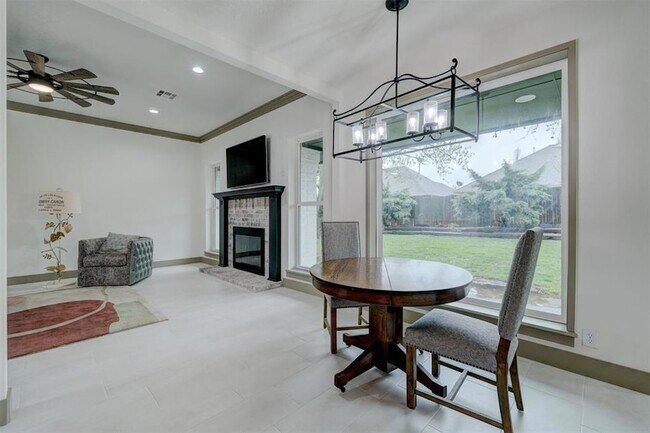 Building Photo - 3616 Burlington Dr