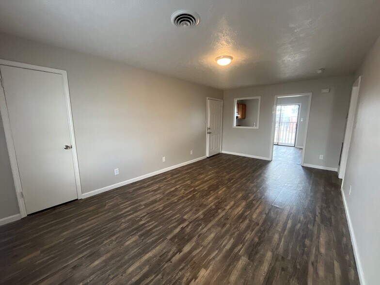 Building Photo - 294 Tinker Hill Cv