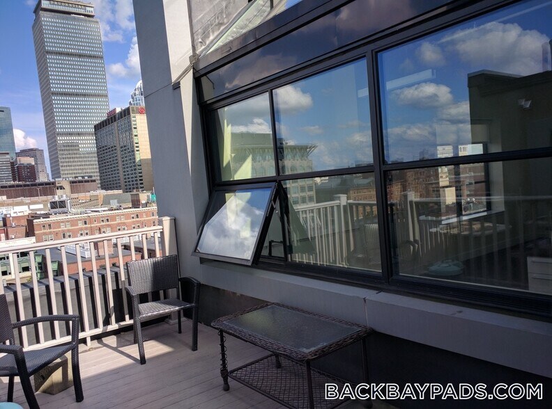 Building Photo - 1126 Boylston St