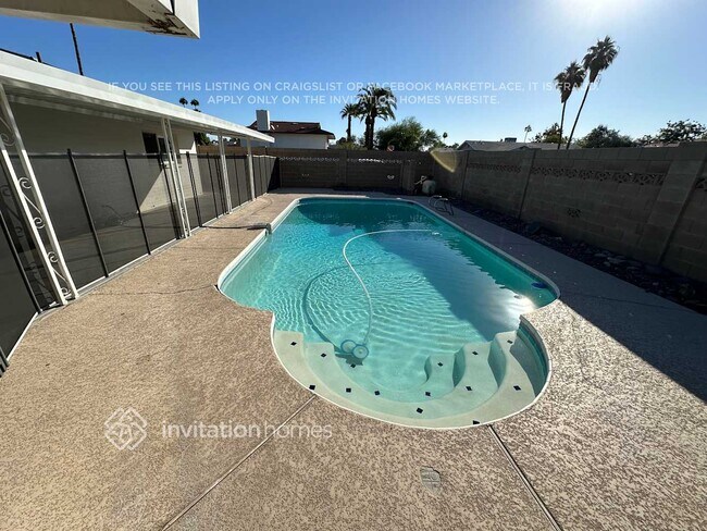 Building Photo - 1335 E Hermosa Dr