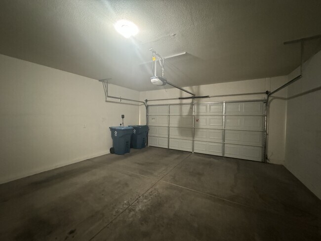 Building Photo - 9256 Blue Flax Pl