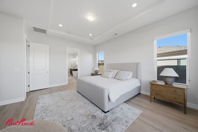 Building Photo - 4 Bedroom Home with Gorgeous Views
