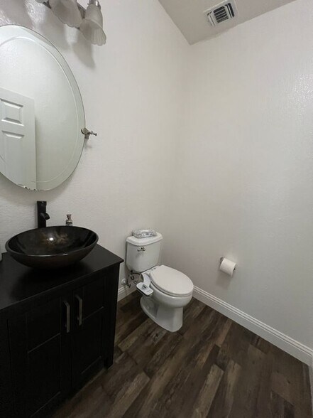 Building Photo - 4216 Heritage Ct