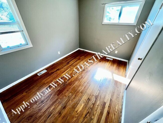 Building Photo - Very Nice 3 bedroom Home in Kansas City, MO-Available NOW!!