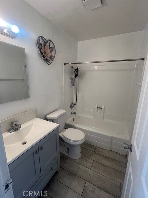 Building Photo - 1064 W 48th St