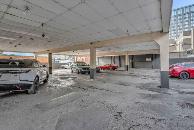 Building Photo - 11 Music Square E