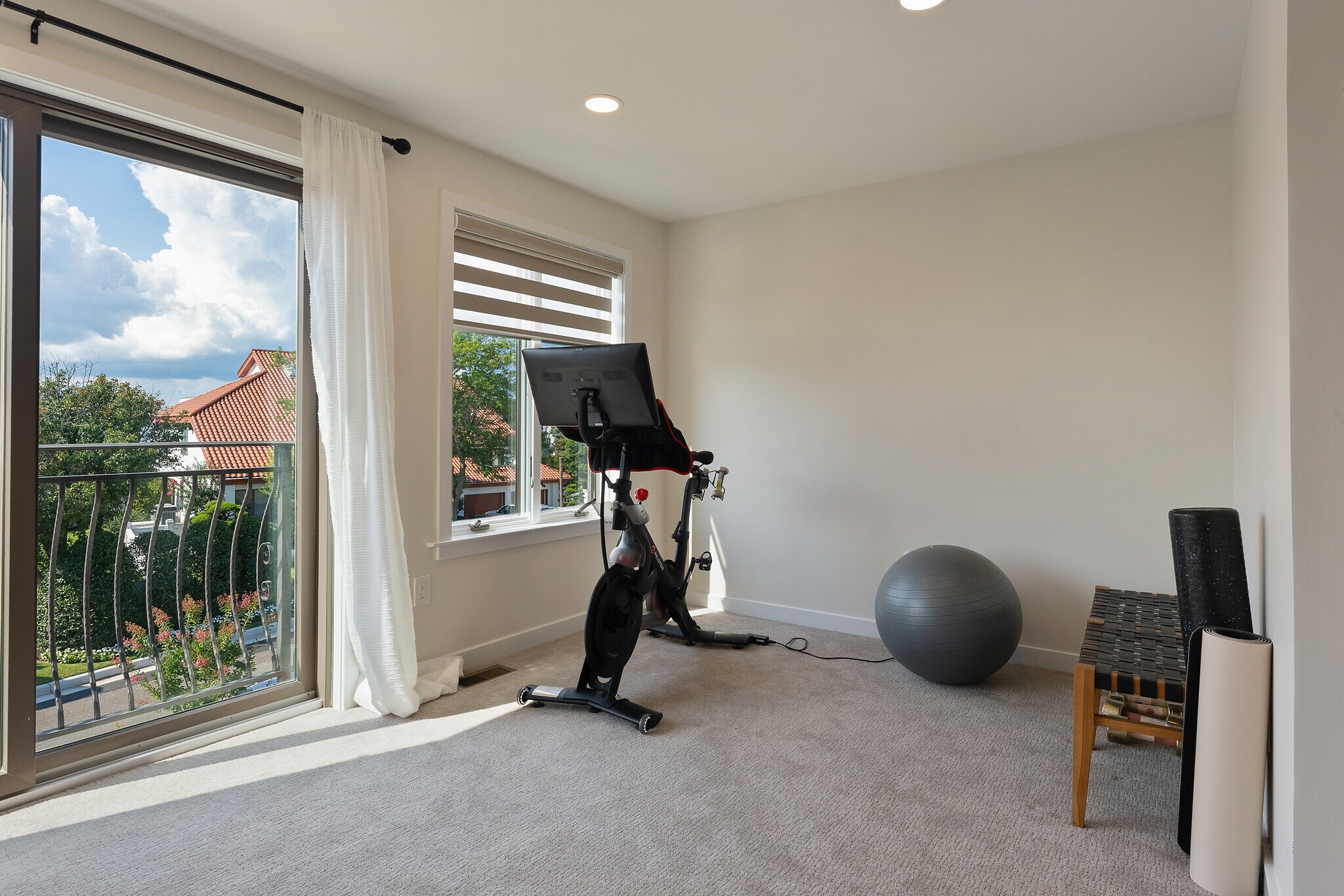 Building Photo - 7600 Bayshore Dr