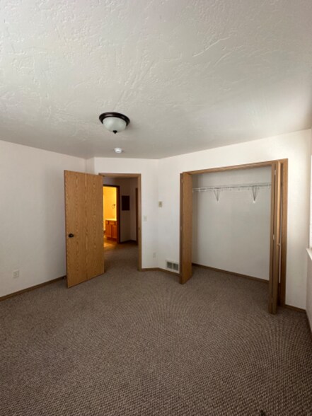 Building Photo - 31 Appleway Dr