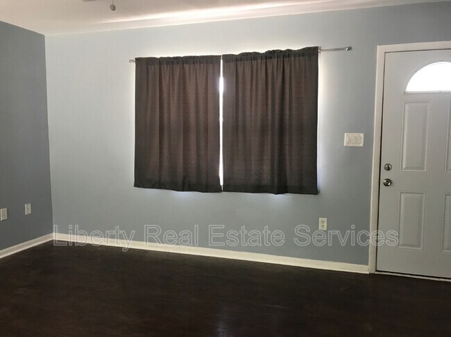 Building Photo - 454 Elm St