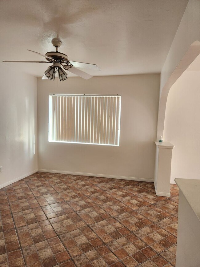 Building Photo - Bryant