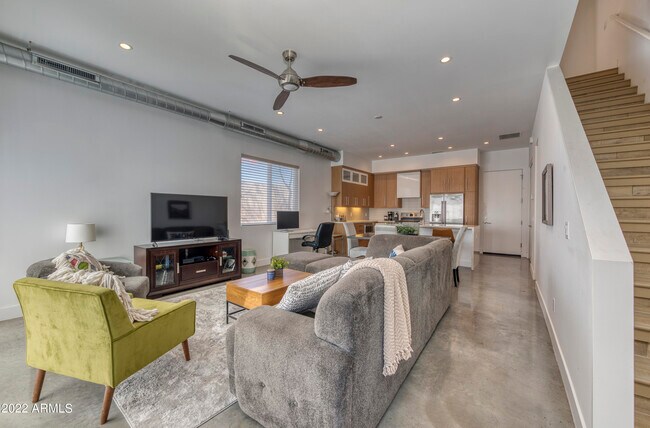 Building Photo - 540 W Mariposa St