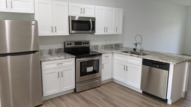 Building Photo - 733 Lucaya Dr