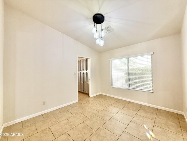 Building Photo - 2718 E Bighorn Ave