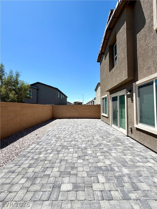Building Photo - 5646 Mesa Sedona St