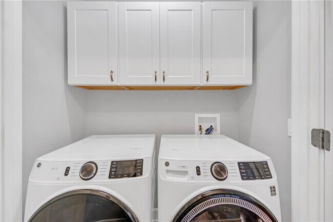 Building Photo - 200 River Vista Drive