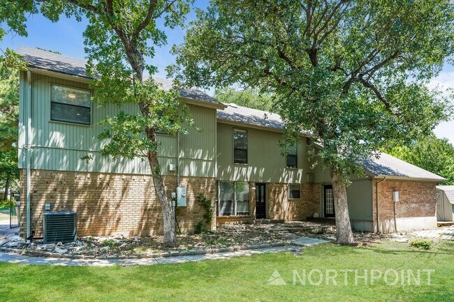 Building Photo - 4 BR/3.5BA | Newly Renovated Single Family Home | 1-Car Covered Parking |Backyard Deck