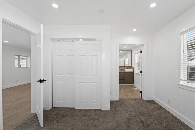 Building Photo - 14420 E Wellesley Ave