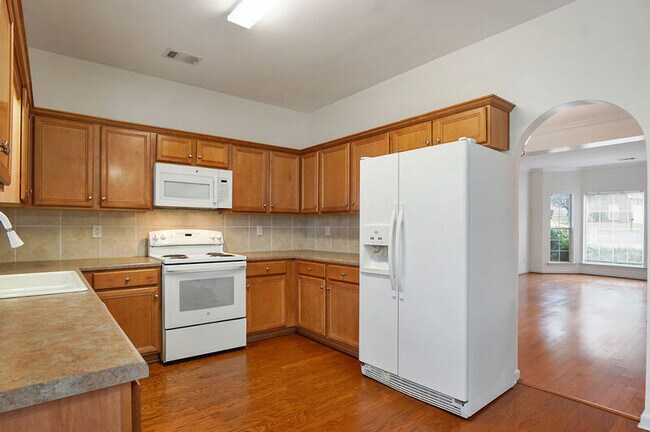 Building Photo - 164 Village Ln