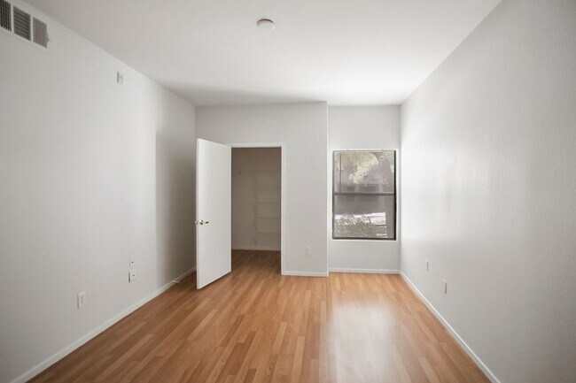 Building Photo - Great 2 Bed, 2 Bath First Story Condo In Northwest Vegas