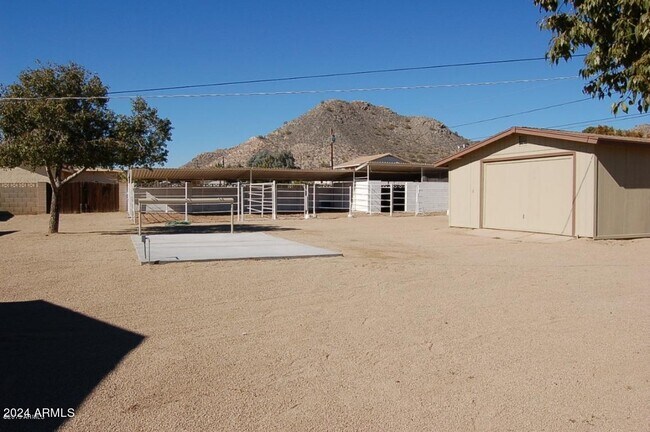 Building Photo - 2640 E Captain Dreyfus Ave