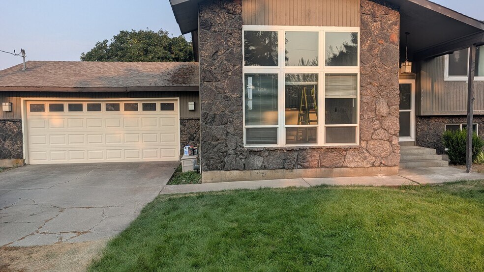 Building Photo - 3808 N Garry Rd