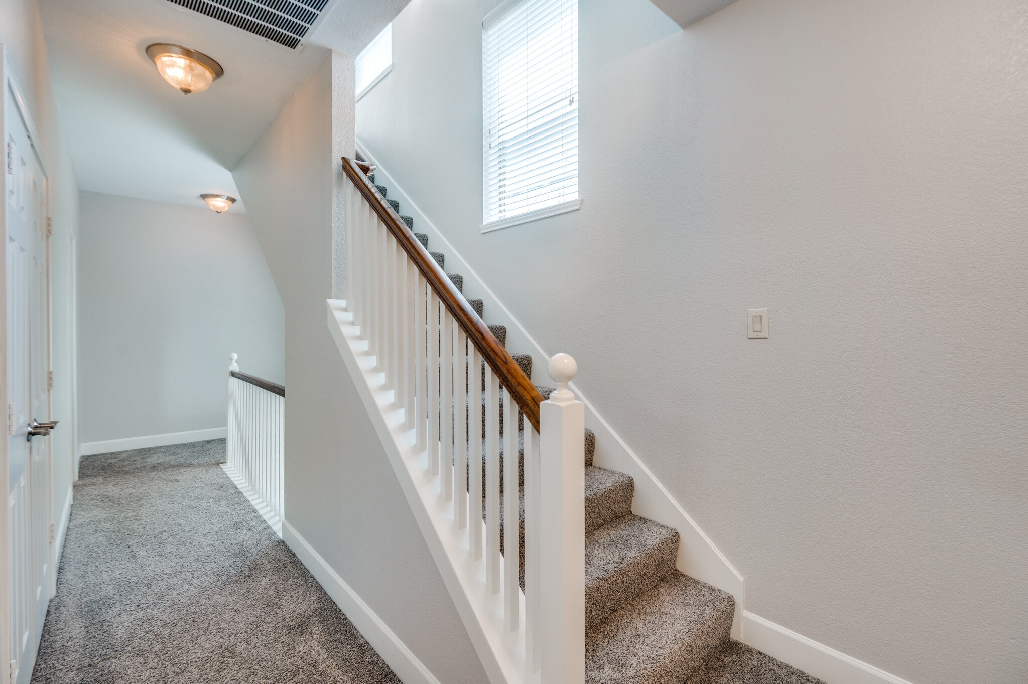 Building Photo - 909 City Side Ln