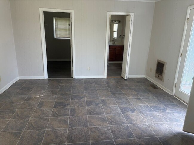 Building Photo - Auburntown TN - 1700 SF, 3BR/2BA, Full Basement, 2 Car Garage, 1 Acre