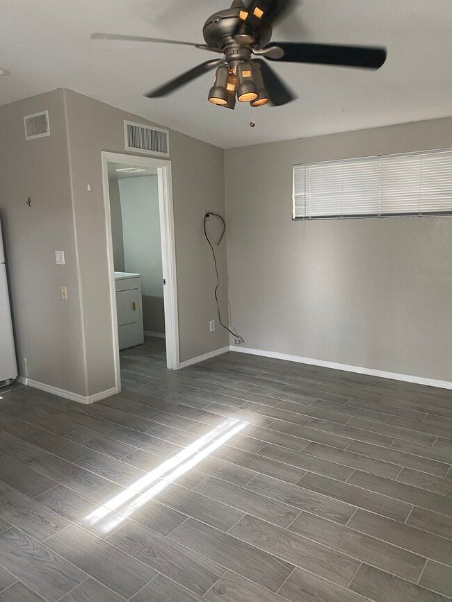 Building Photo - 1317 E Adams St