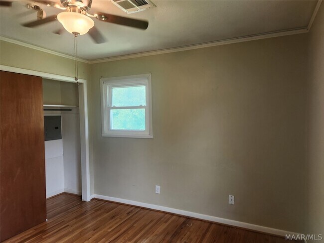 Building Photo - 1203 Oates Rd